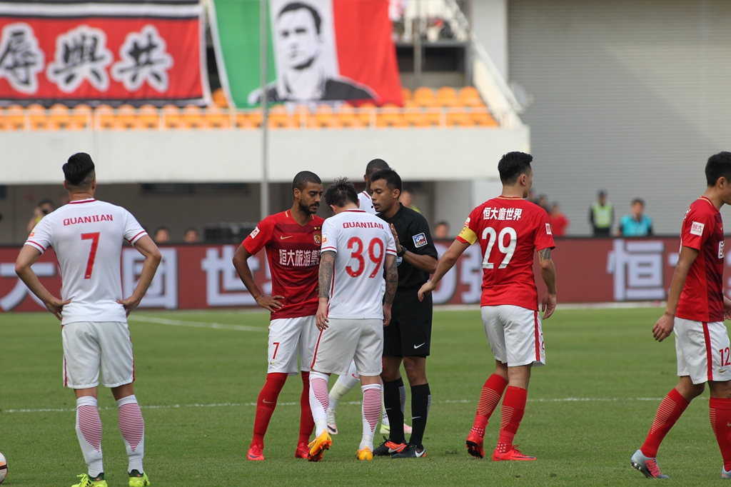 就俱乐部而 就俱乐部而