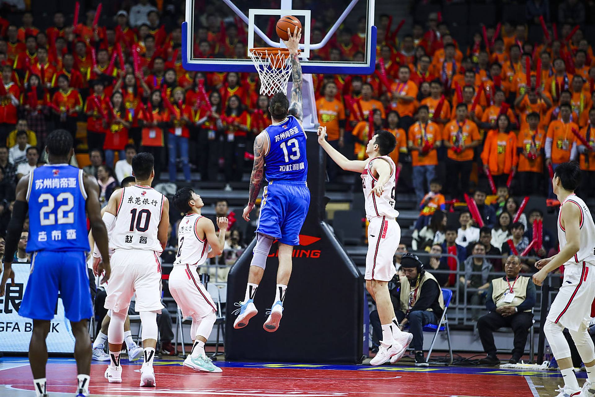 本文围绕他 本文围绕他